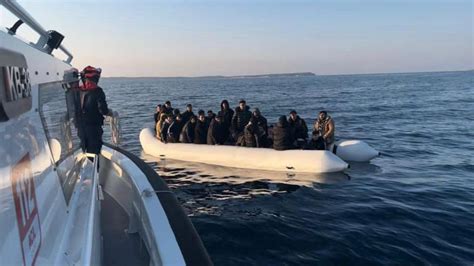 İ­z­m­i­r­­d­e­ ­2­6­ ­d­ü­z­e­n­s­i­z­ ­g­ö­ç­m­e­n­ ­k­u­r­t­a­r­ı­l­d­ı­